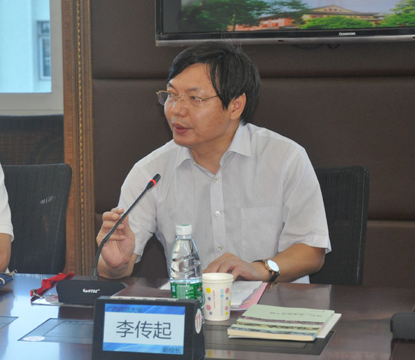 我校李传起副校长致欢迎词