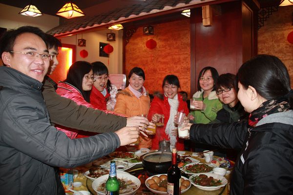 我校研究生共同举杯祝福新年