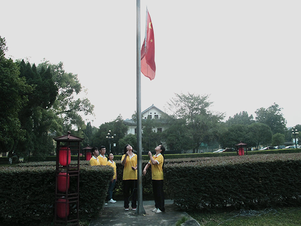王城校区升旗仪式（文旅学院 曾弘毅  邓永秀 ）