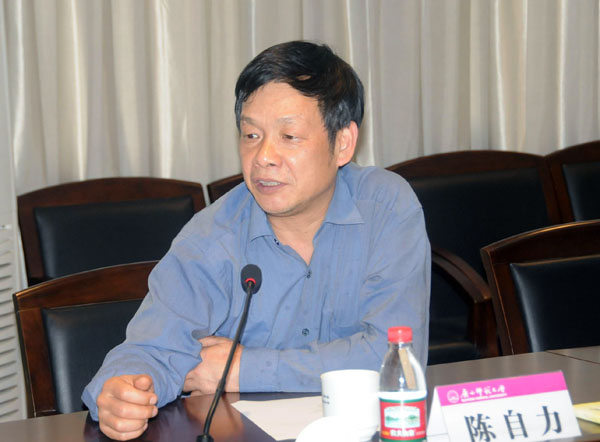 民进广西区委主任委员陈自力在会上讲话。