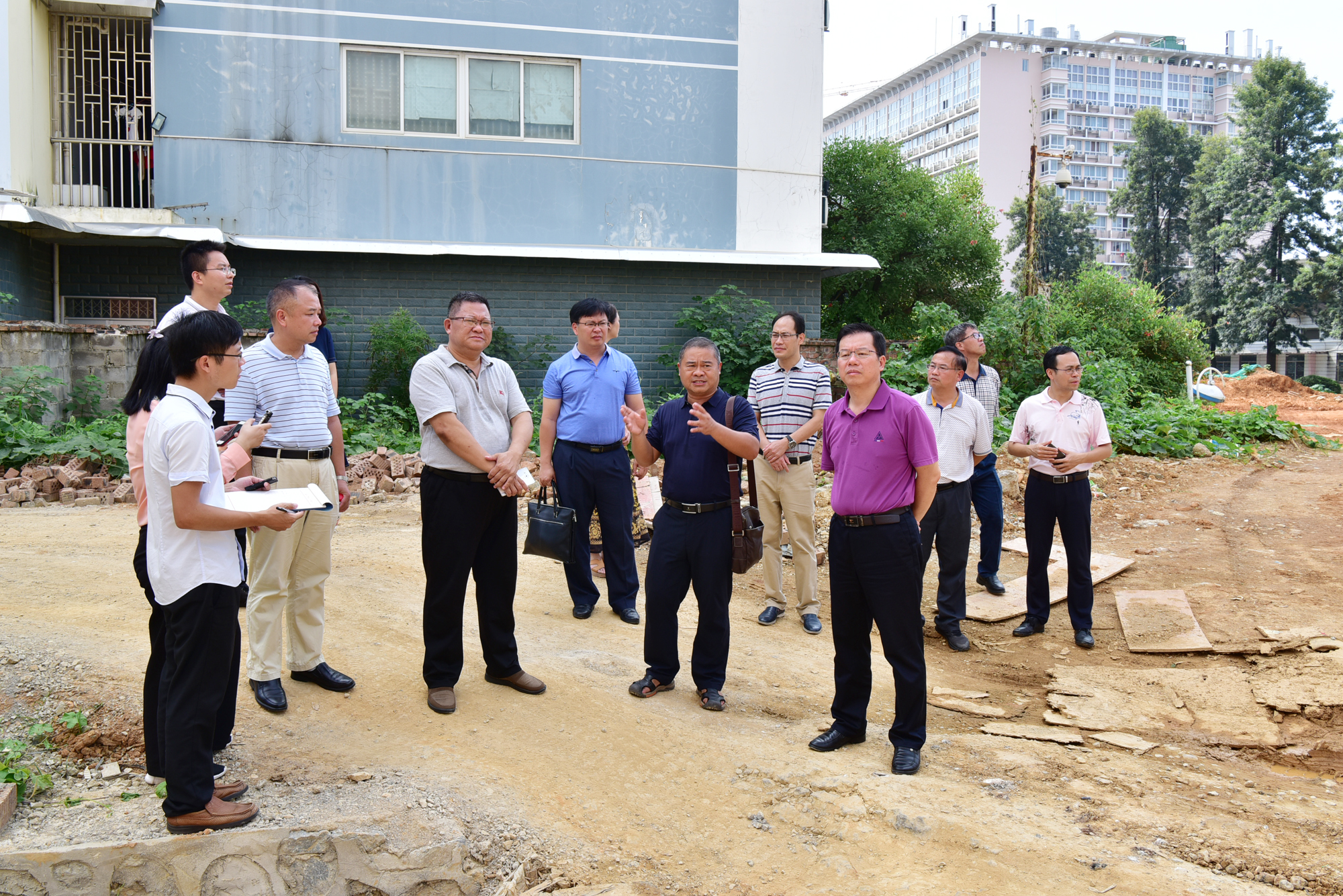 9在育才校区东院二、三期住宅建设实地考察9.jpg