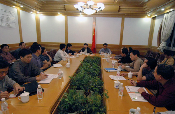 自治区吴恒副主席与我校文科申博点学术带头人进行座谈。