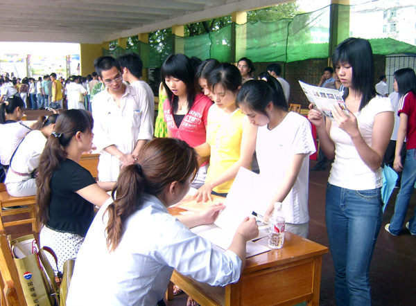 毕业生和用人单位在进行双向选择。