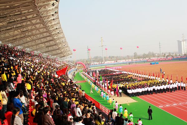 校运会开幕式现场一角（大学生记者团 李舒婷 摄）
