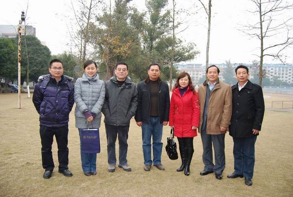 座谈会人员合影