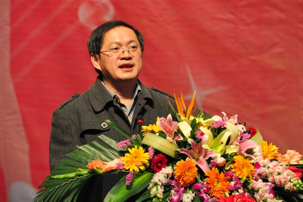 校党委副书记唐仁郭讲话