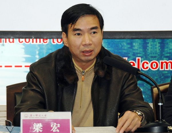 梁宏校长在会上向全校的初评整改工作提出要求。