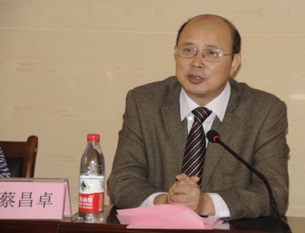 蔡昌卓副校长在开班典礼上发言