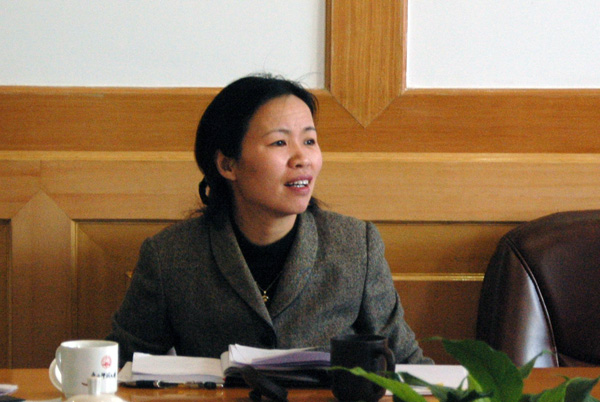 我校党委副书记林娜在会上发言。