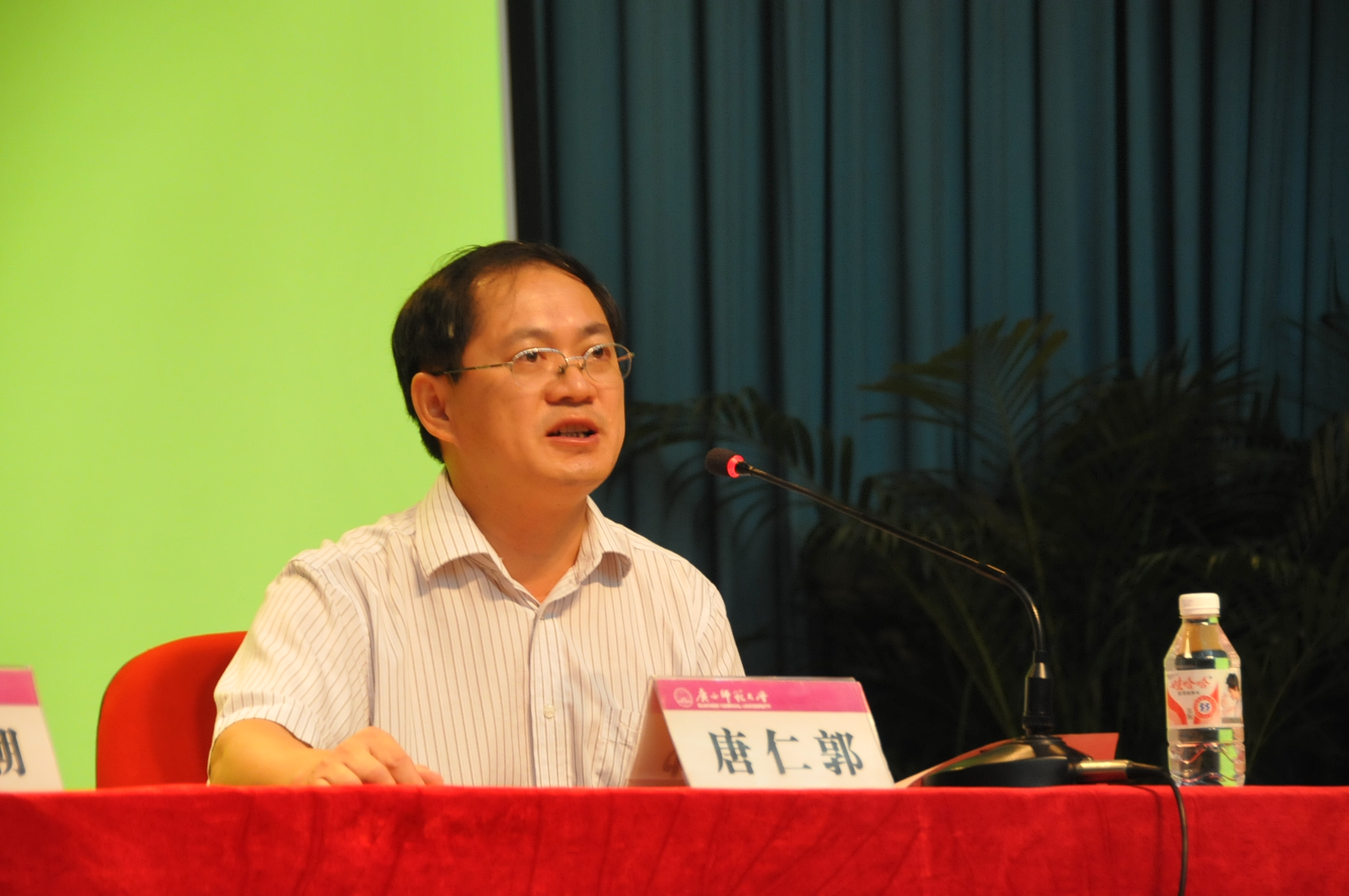 唐仁郭副书记主持报告会                    </div></div></article>
                    </div>
                    <div id=