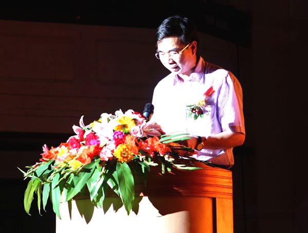 梁宏校长发表讲话。（邱浩／摄）