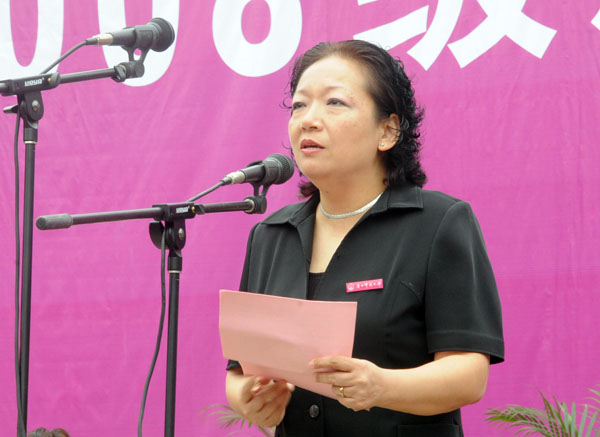 校党委书记王枬在开学典礼上致辞。