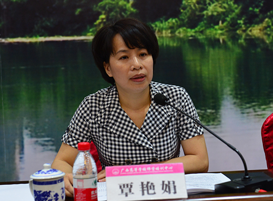 自治区教育厅人事处处长覃艳娟讲话（宣传部 王董 大学生通讯社 廖凯）