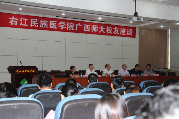 副校长蔡昌卓与校友代表座谈