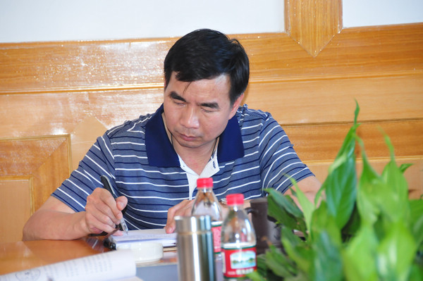 校长梁宏参加中心组学习并讲话