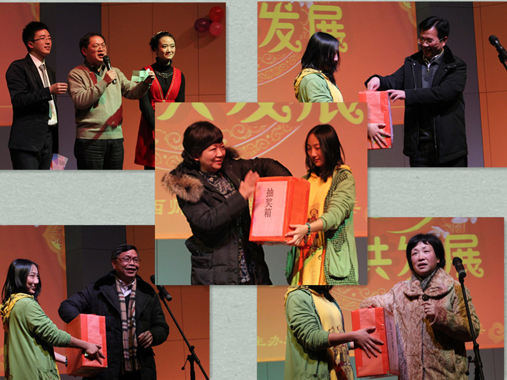 各校领导为观众抽奖