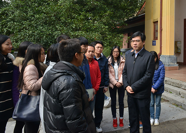 会后，学生向厅长提问