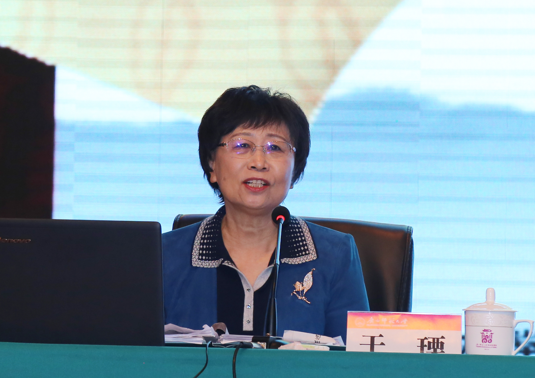 自治区政协常委、教科文卫体委员会主任，博士生导师于瑮教授作报告9.jpg