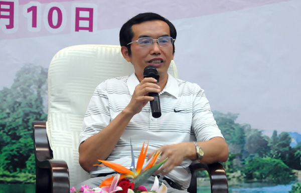 广西“新世纪十百千人才工程”第二层次人选、广西教育厅跨世纪人才、周世中教授希望青年教师能做学生的良师益友