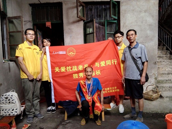 团队拜访蒋义清老兵（图片来源于网络）