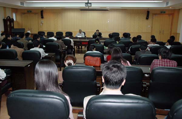 张耀灿教授到我校讲学。