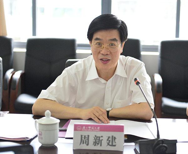 自治区党委常委、组织部长周新建在座谈会上讲话