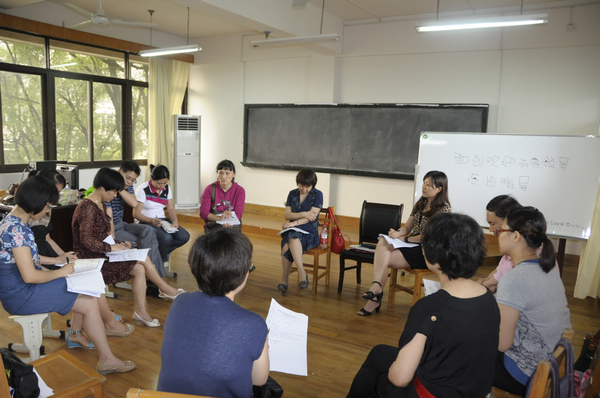 学院承担的广西中职名师工程导师在指导学员申报课题