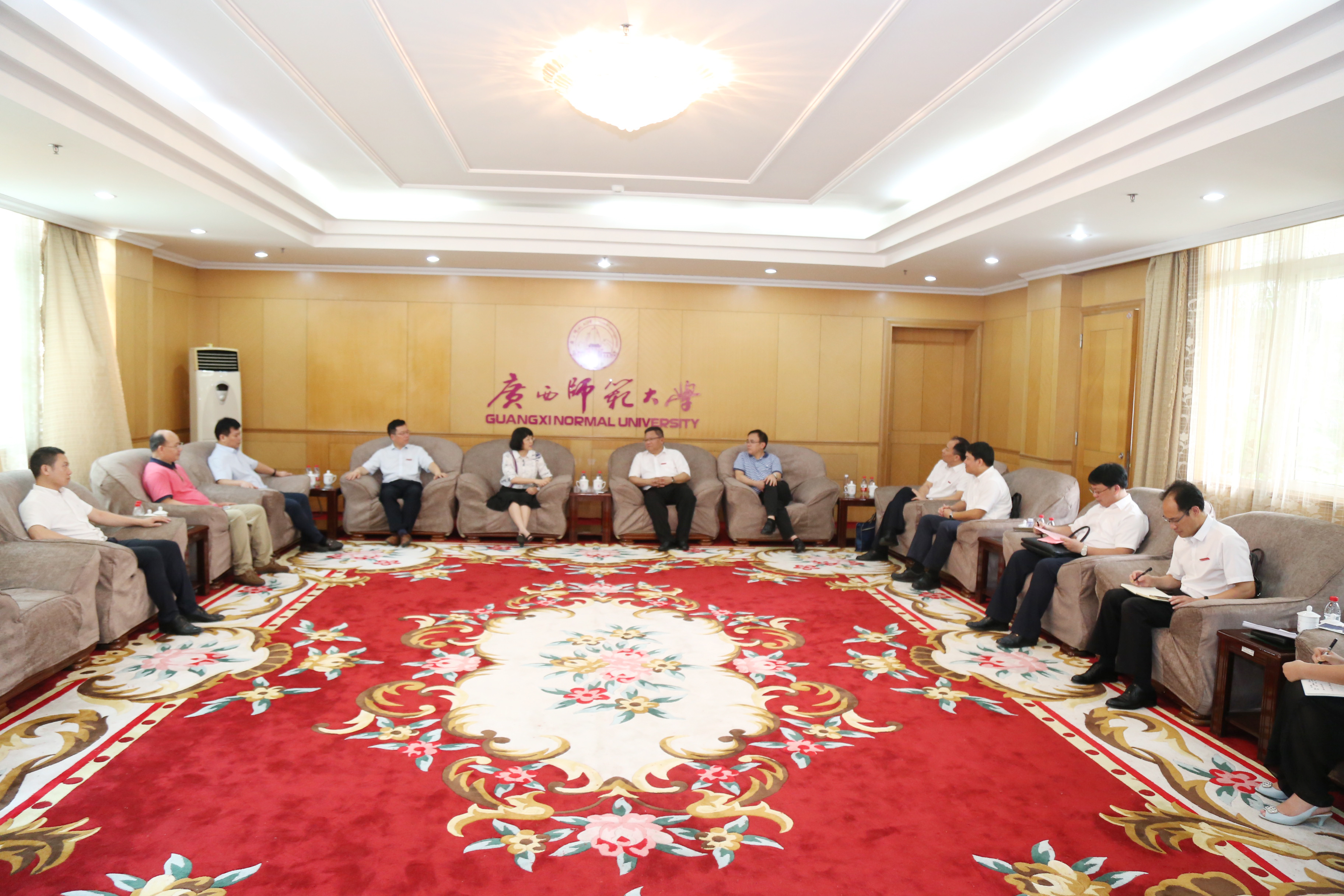 座谈会999.jpg