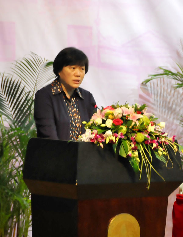 自治区教育厅副厅长杨伟嘉讲话（大学生通讯社 李显杨 摄）