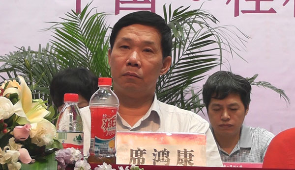 自治区财政厅常务副厅长席鸿康出席开幕式