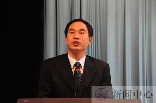 自治区教育厅职成处处长李栋学在开班典礼上讲话（职师学院 金浩供图）