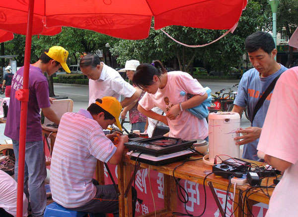 “四进社区”暑期社会实践志愿服务活动受到居民好评。