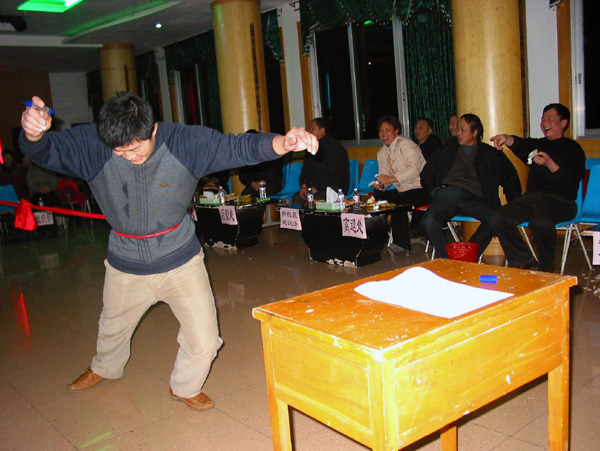 游园活动片段。