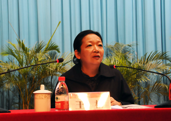 我校党委书记王枬在开班仪式上讲话（宣传部 张婷婷 摄）