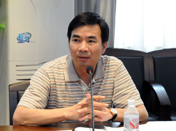 梁宏校长在会上讲话。