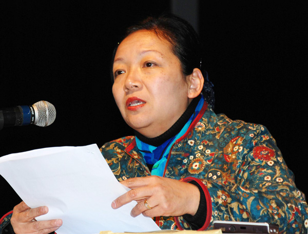 校党委书记王枬在会上通报校情。