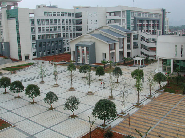 美丽的雁山校园。