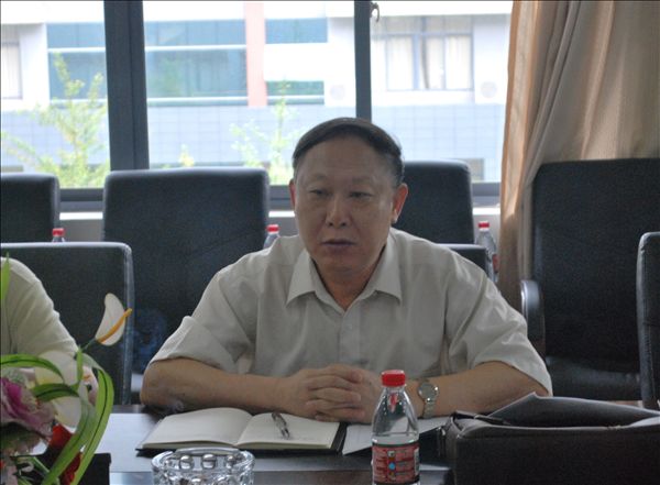 刘健斌副校长在会上发言