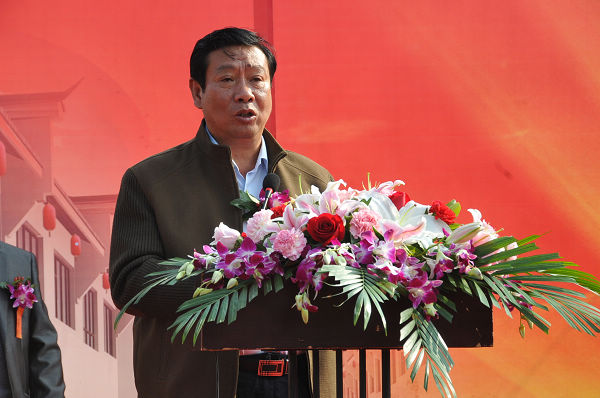 副校长陈洪江在开工仪式上致辞希望项目能创精品一流工程