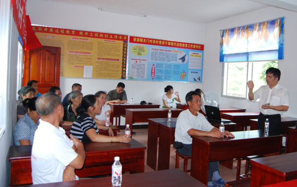 经济管理学院党委党员深入基层讲课，创先争优，携手共建