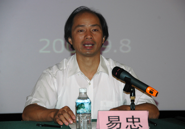 易忠副校长在培训会上讲话。