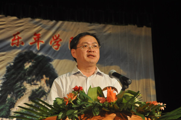 党委副书记唐仁郭致辞