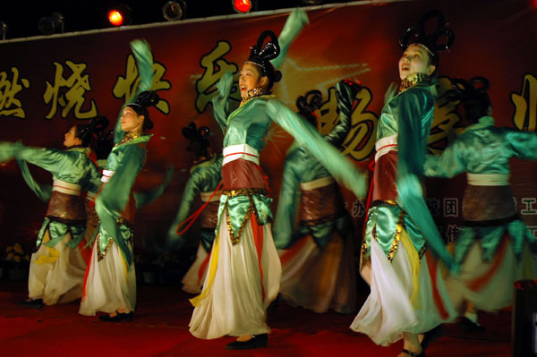 广场文艺晚会表演