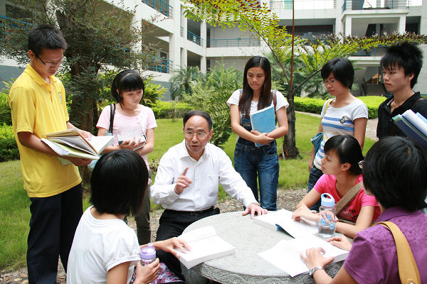 谭培文教授在课后答疑