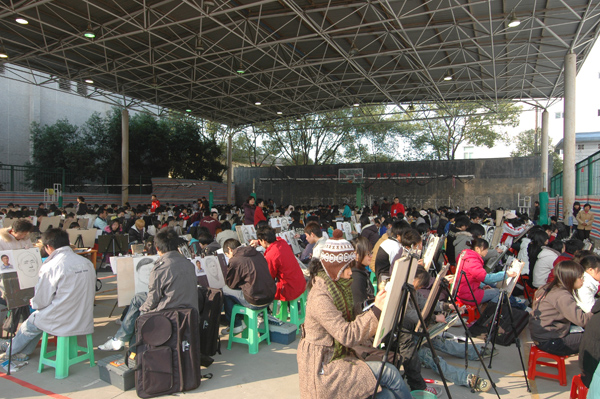 ２００９年全区艺术高考美术类桂北片考试于１月１６日在我校举行。