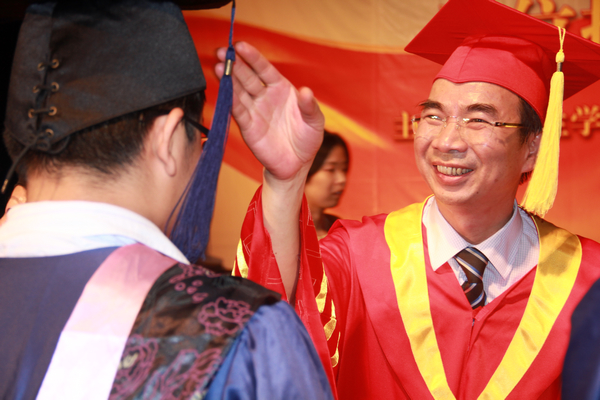 校长、校学位评定委员会主席梁宏教                    </div></div></article>
                    </div>
                    <div id=