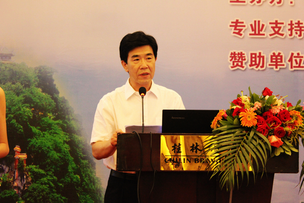 广西教育厅副厅长白志繁致辞