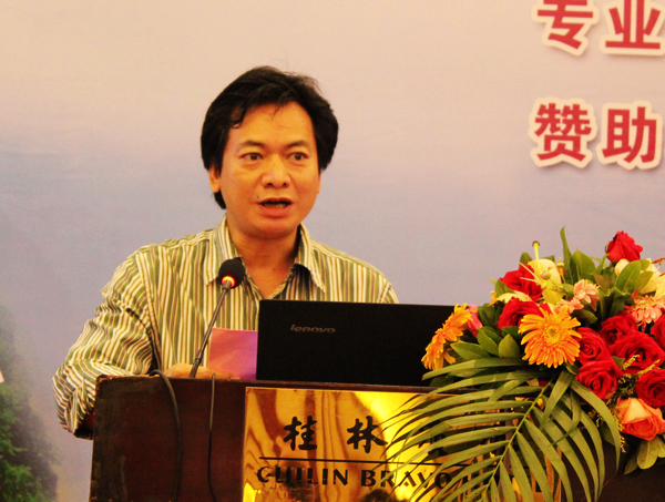 我校副校长张师超致辞