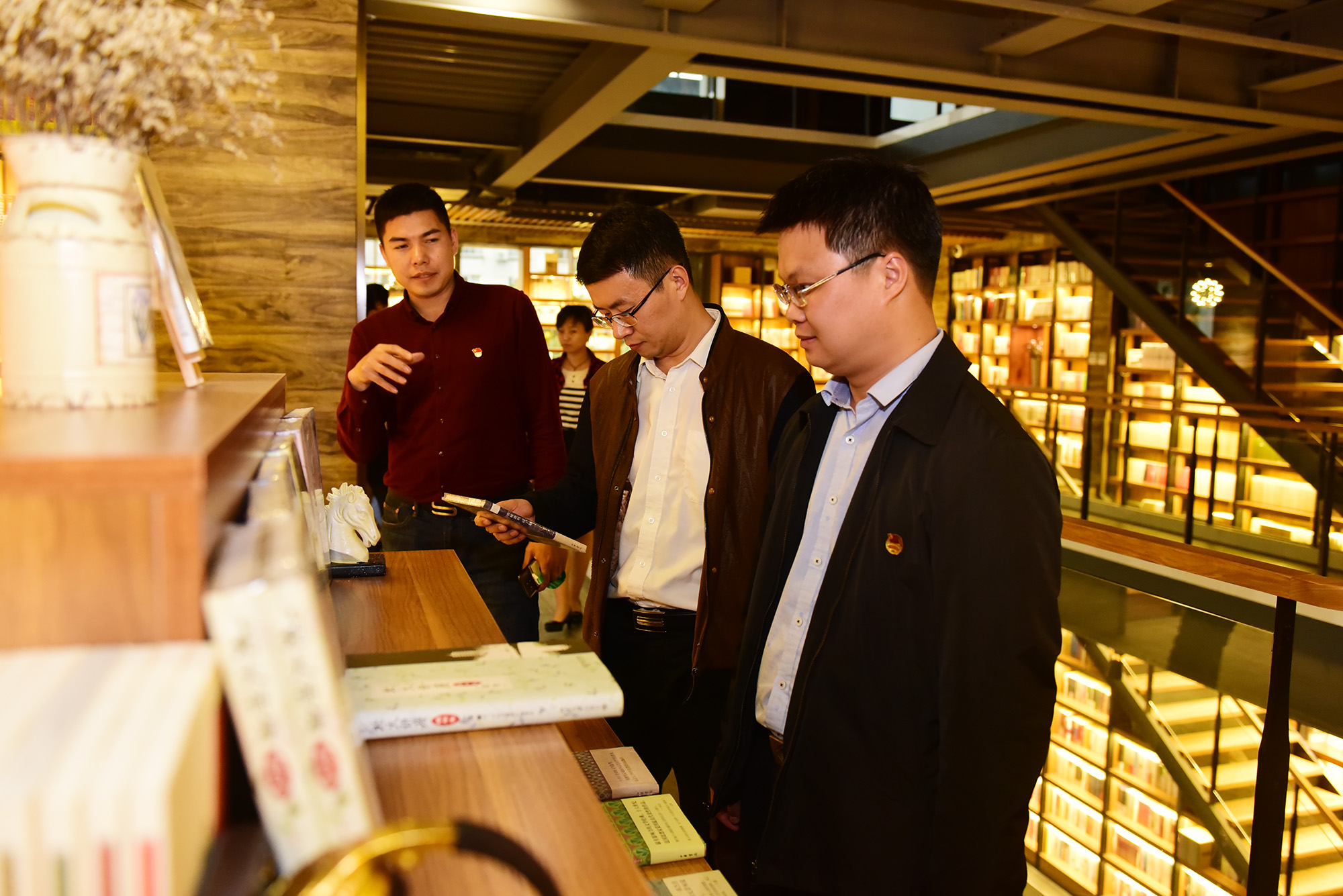 4、参观“独秀书房”.jpg