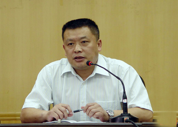 校党委副书记王源平对贯彻落实教育厅“小金库”专项治理工作动员视频会议精神作安排部署。